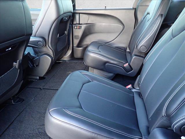 New 2027 Chrysler Pacifica Select AWD/4WD image 10