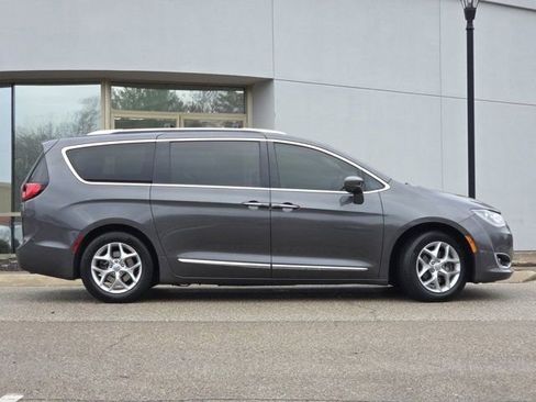 Used 2019 Chrysler Pacifica Touring-L Plus w/ Advanced Safetytec Group image 23