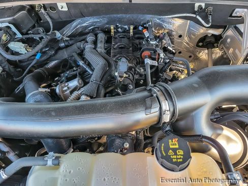 Used 2024 Ford Expedition XLT image 27