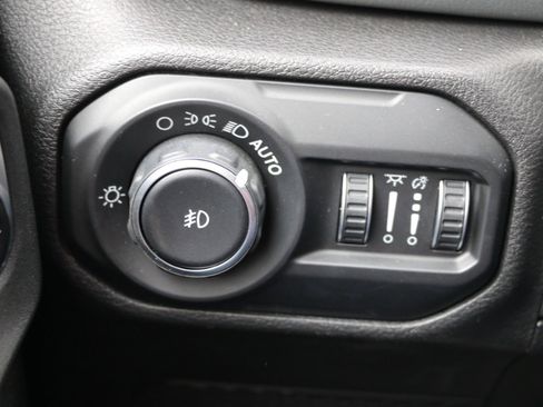 Used 2020 Jeep Wrangler Unlimited Sahara image 20