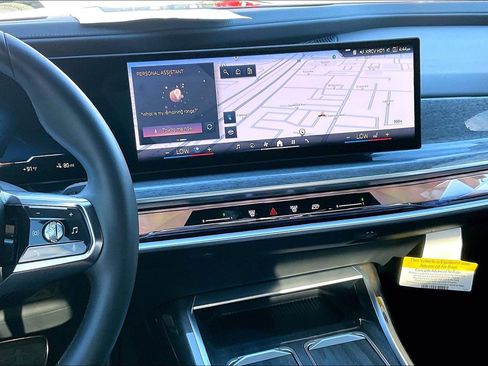 Used 2025 BMW i7 xDrive60 w/ Executive Package image 6