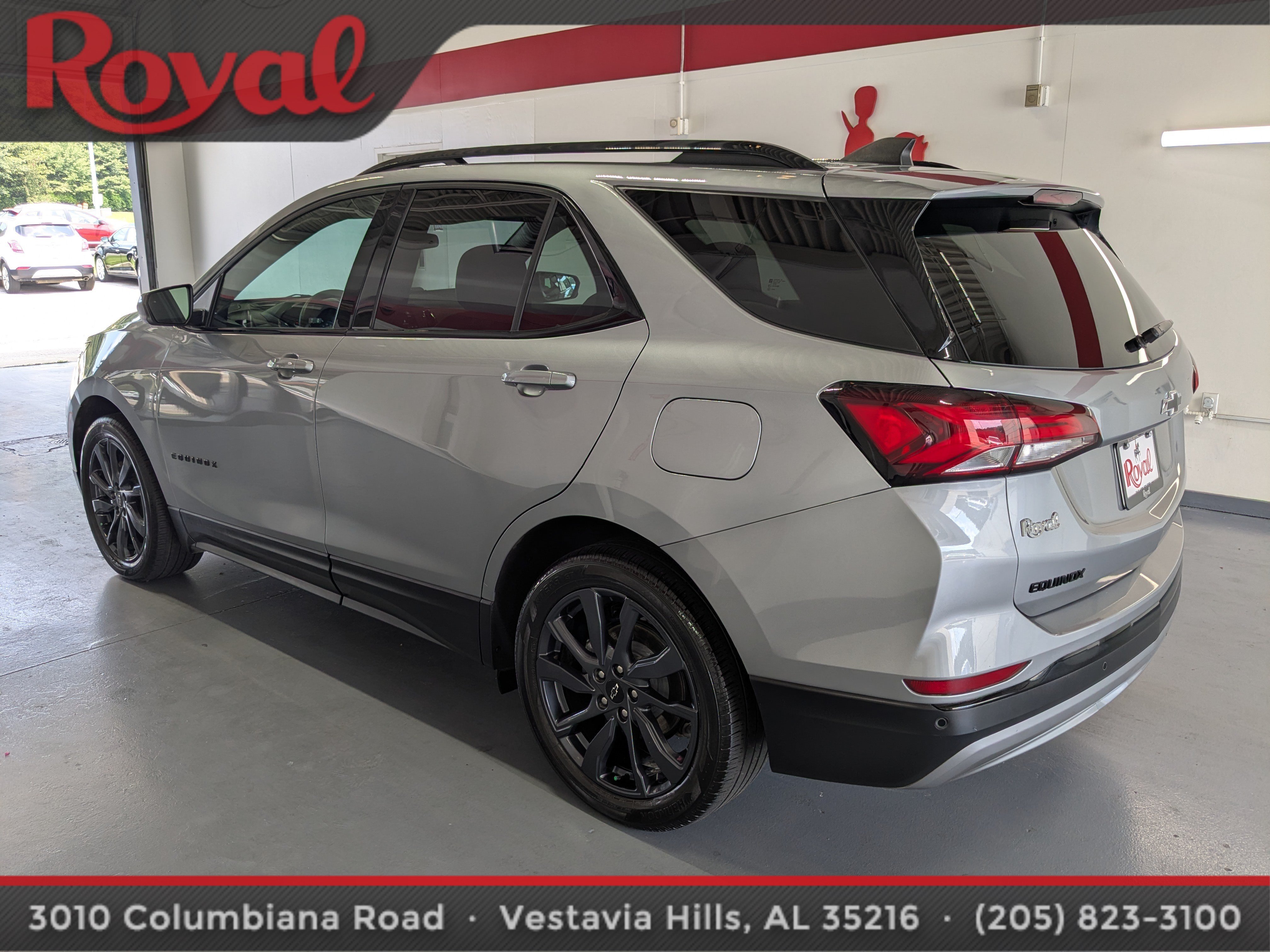 Used 2024 Chevrolet Equinox RS FWD image 2
