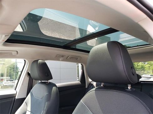 New 2025 Volkswagen Taos SE image 7