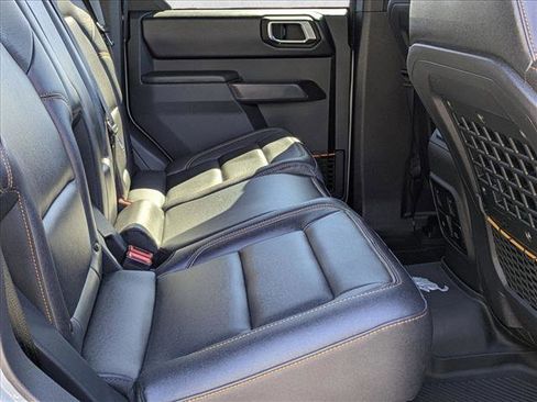 Used 2024 Ford Bronco Badlands image 17