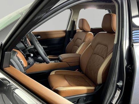 New 2026 Nissan Pathfinder Platinum AWD/4WD image 32