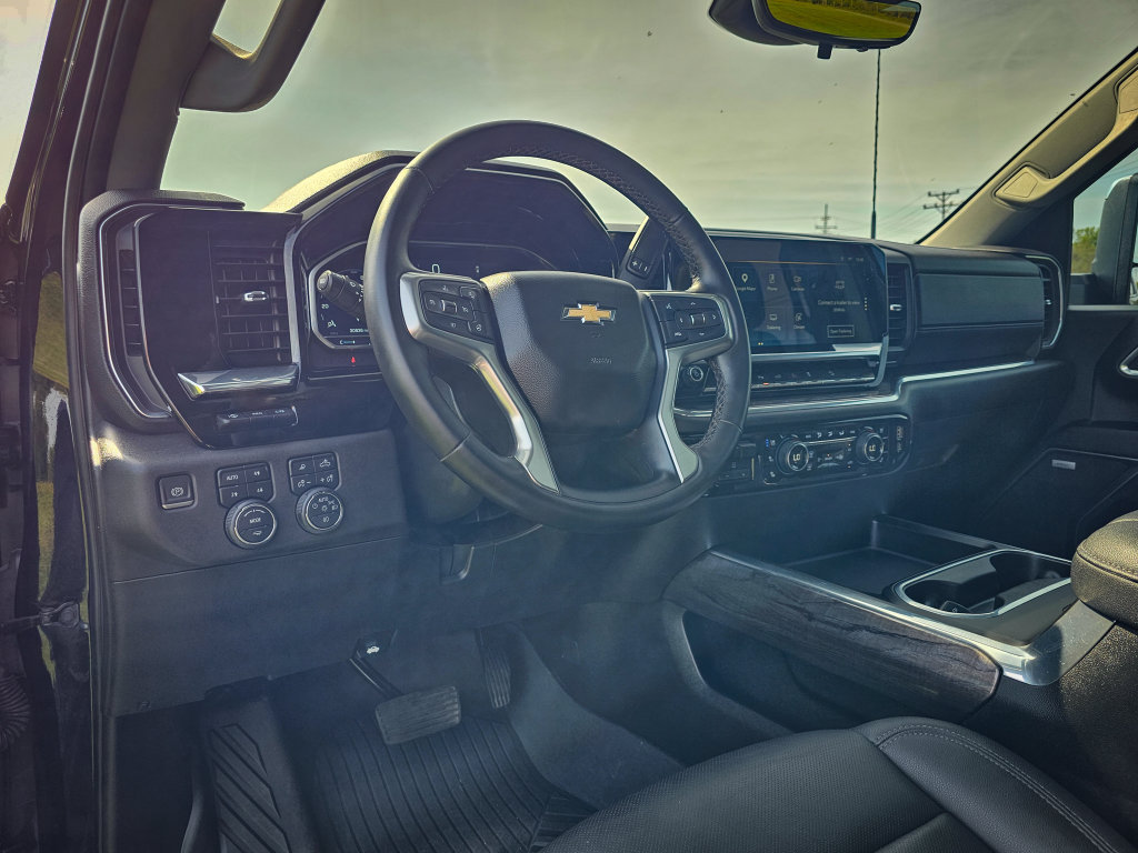 Used 2024 Chevrolet Silverado 2500 LTZ w/ LTZ Convenience Package AWD/4WD image 16