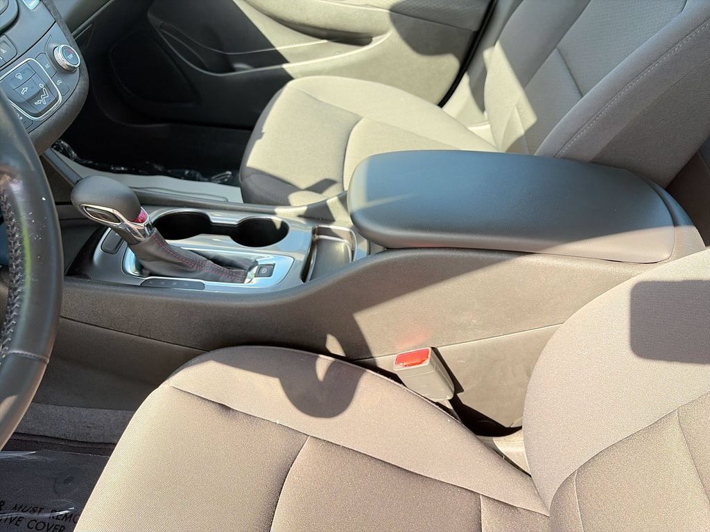 Used 2022 Chevrolet Malibu RS FWD image 27