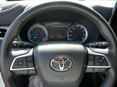Certified 2024 Toyota Highlander LE AWD/4WD image 24