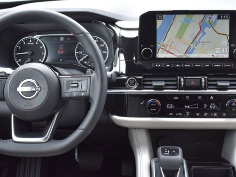 New 2025 Nissan Pathfinder SL image 4