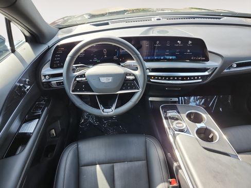 Used 2024 Cadillac Lyriq Luxury RWD image 10