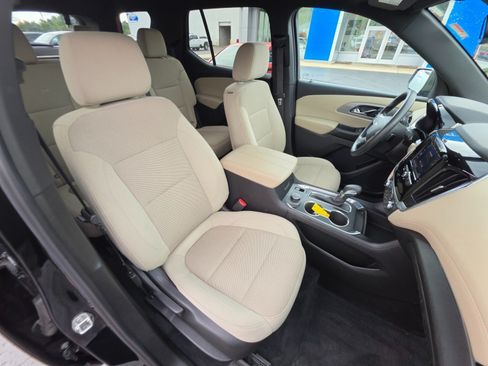 Used 2022 Chevrolet Traverse LS AWD/4WD image 12
