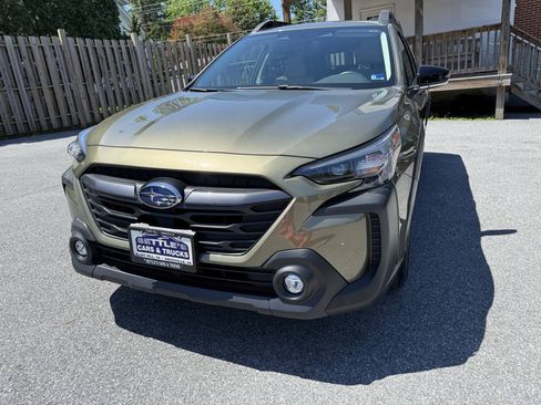 Used 2025 Subaru Outback Premium AWD/4WD image 2