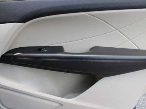 Used 2018 Lincoln MKC Premiere FWD image 11