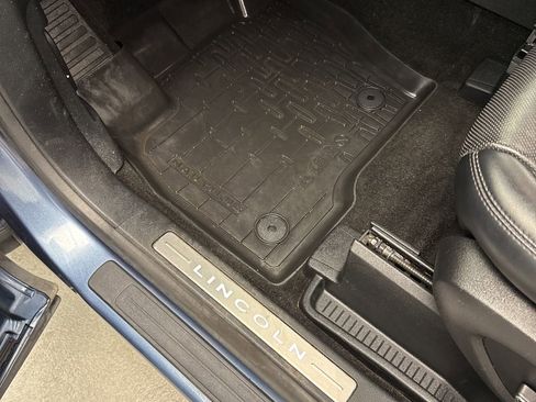 Used 2019 Lincoln Nautilus Reserve image 15