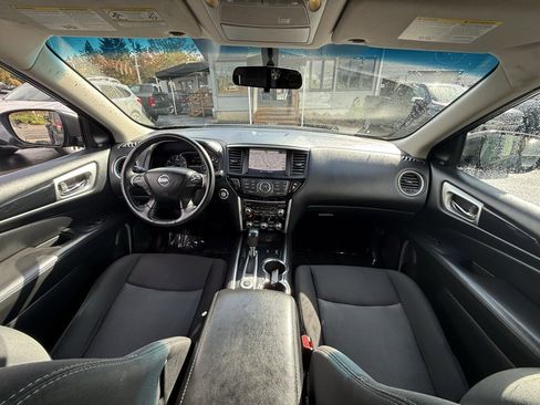 Used 2020 Nissan Pathfinder SV image 11