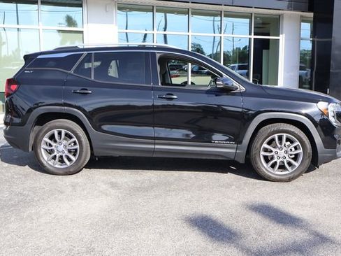 Used 2022 GMC Terrain SLT w/ Infotainment Package II FWD image 9
