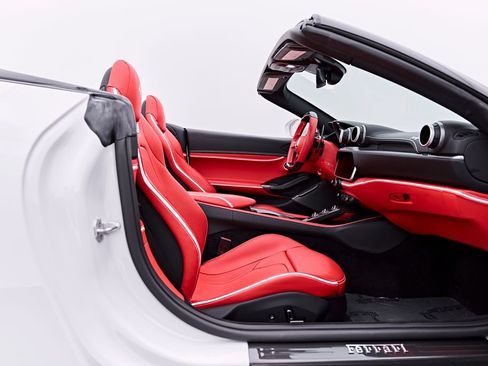 Used 2022 Ferrari Portofino M RWD image 47