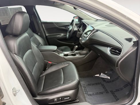 Used 2017 Chevrolet Malibu LT w/ Leather Package image 19