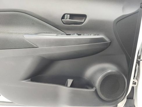 Used 2020 Nissan Kicks S FWD image 11