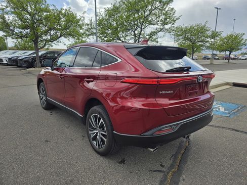 Used 2023 Toyota Venza LE image 8
