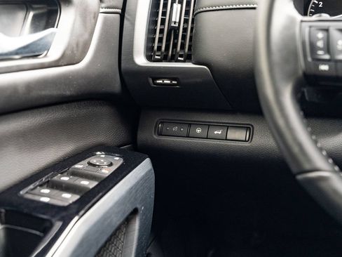 Used 2025 Nissan Pathfinder SL AWD/4WD image 24