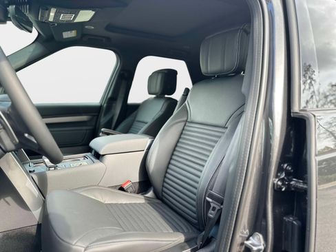 New 2026 Land Rover Discovery Limited Edition image 16