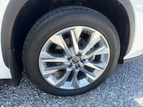 Used 2022 Toyota Highlander Limited FWD image 21