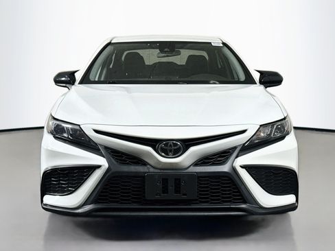 Used 2021 Toyota Camry SE FWD image 2