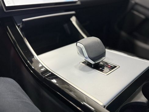 Used 2025 Land Rover Range Rover Evoque Dynamic SE image 22