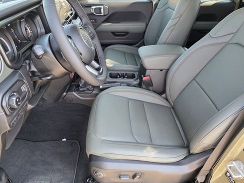 New 2025 Jeep Gladiator Mojave w/ Convenience Group AWD/4WD image 8