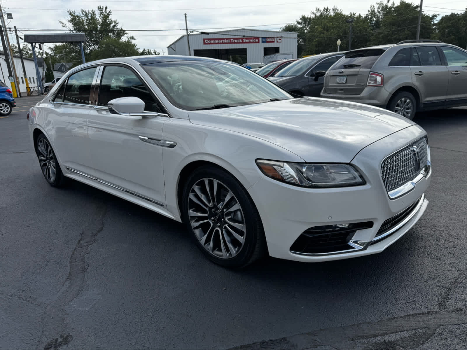 Used 2017 Lincoln Continental Select w/ Climate Package AWD/4WD image 10
