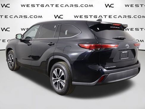 Used 2022 Toyota Highlander XLE FWD image 48
