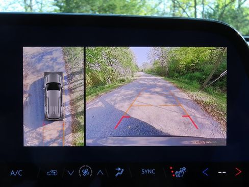 New 2026 Chevrolet Traverse Z71 w/ Enhanced Driving Package image 9