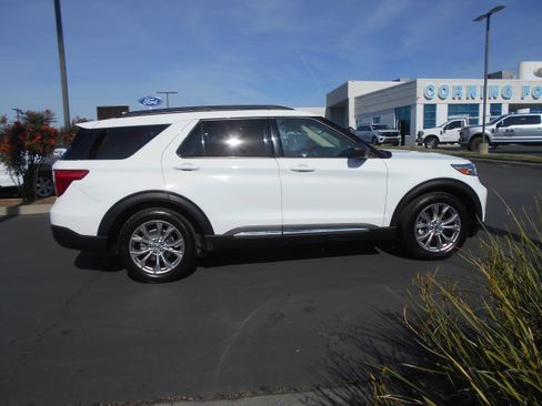 Used 2020 Ford Explorer XLT w/ Equipment Group 202A image 6