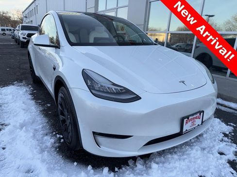 Used 2022 Tesla Model Y Long Range image 2