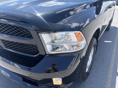 Used 2018 RAM 1500 Express AWD/4WD image 10