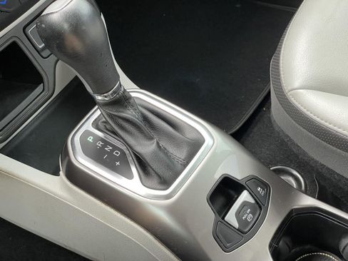 Used 2018 Jeep Renegade Limited w/ UConnect 8.4 Nav Group FWD image 29