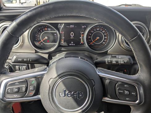 Used 2018 Jeep Wrangler Unlimited Sahara image 29