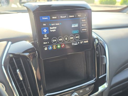 Used 2023 Chevrolet Traverse LT FWD image 11