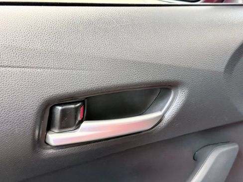 Used 2020 Toyota Corolla LE FWD image 9