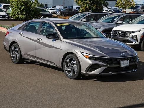 New 2025 Hyundai Elantra SEL FWD image 6