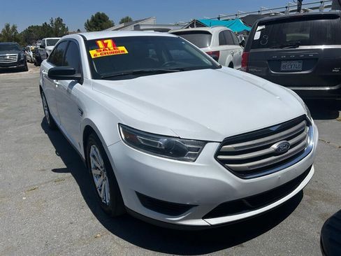 Used 2017 Ford Taurus SE FWD image 9