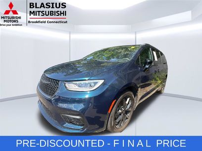 Used 2023 Chrysler Pacifica Limited w/ S Appearance Package