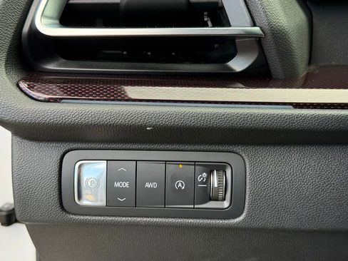 Used 2024 Chevrolet Traverse Z71 image 29