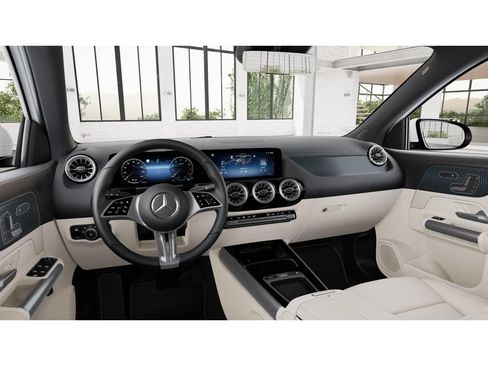 Used 2026 Mercedes-Benz GLA 250 4MATIC image 3