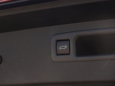 Certified 2025 Toyota Highlander Platinum AWD/4WD image 8