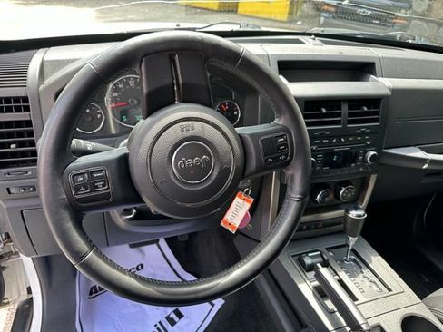 Used 2012 Jeep Liberty Sport AWD/4WD image 16