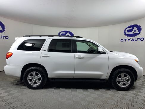 Used 2017 Toyota Sequoia SR5 image 2