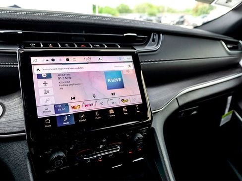 New 2025 Jeep Grand Cherokee L Limited w/ Black Appearance Package image 14