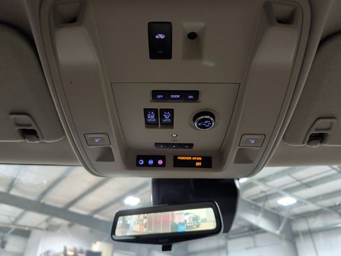 Used 2020 Cadillac Escalade ESV Luxury AWD/4WD image 13